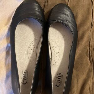 Cliffs by White Mountain Women's Black Flats